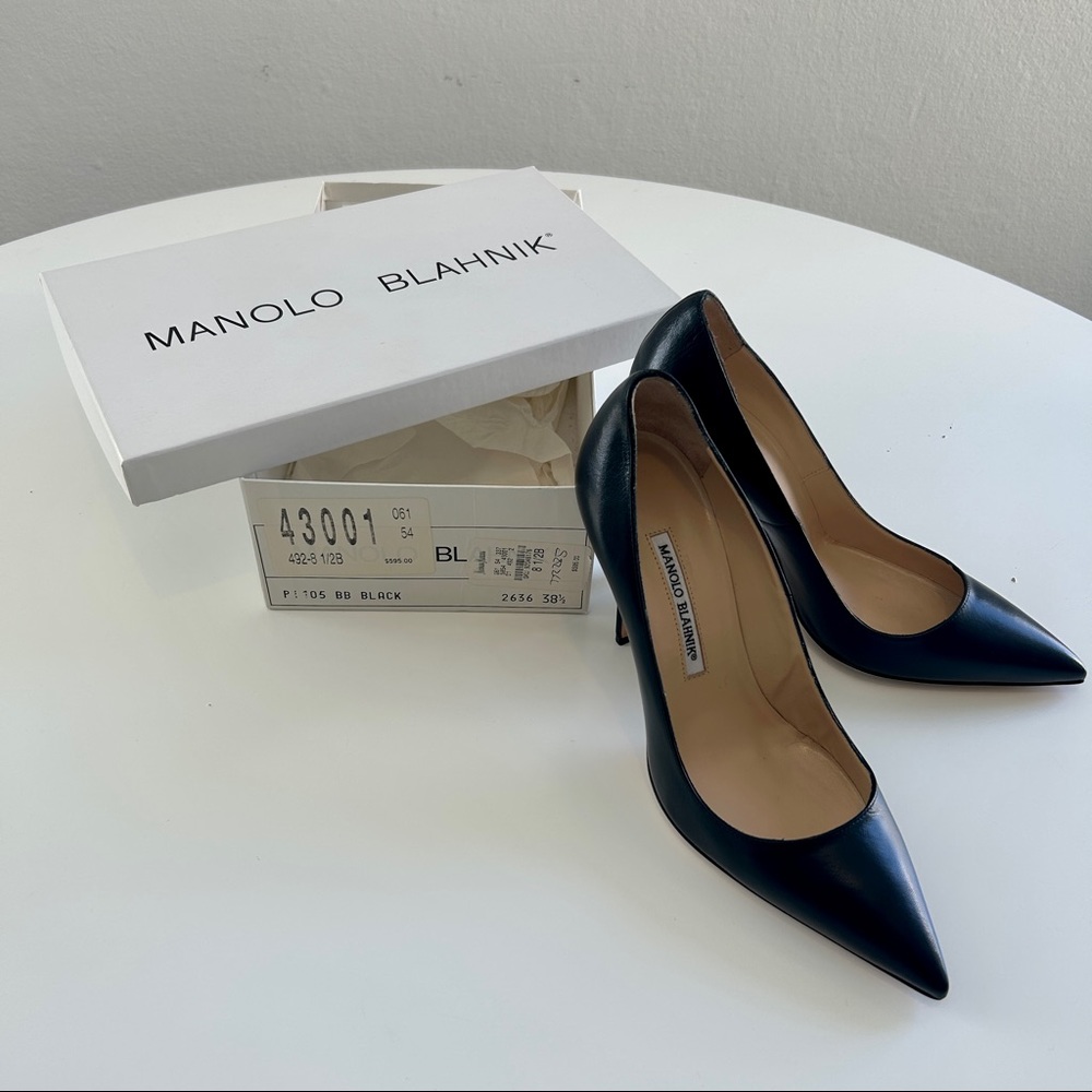 Chic, classic Manolo Blahnik BB 105 black leather pumps